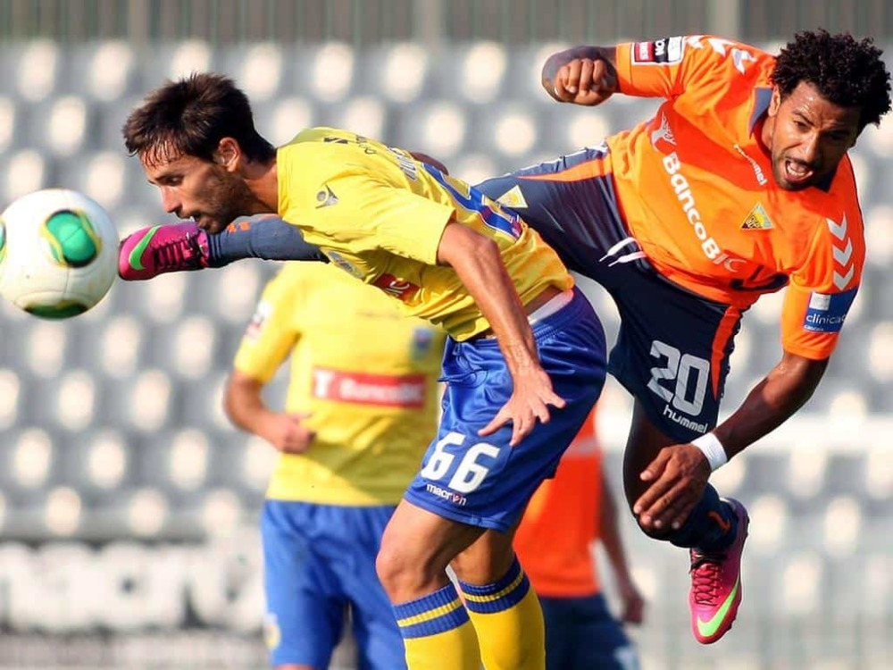 开元棋牌-波尔图迎荷甲关键赛，集结日再遭质疑，气氛紧张，身体对抗强度拉满(波野多吉的波尔多野经典影视作品)